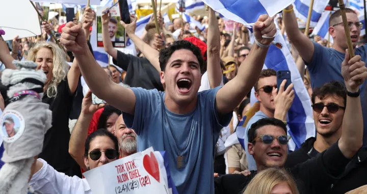 People react at "Hostages Square" on the day Hamas releases hostages, who have been held in Gaza since the deadly October 7, 2023 attack by Hamas, as part of a prisoner-hostage swap and a ceasefire deal between Israel and Hamas, in Tel Aviv, Israel, October 13, 2025. REUTERS/Shir Torem/Shir Torem