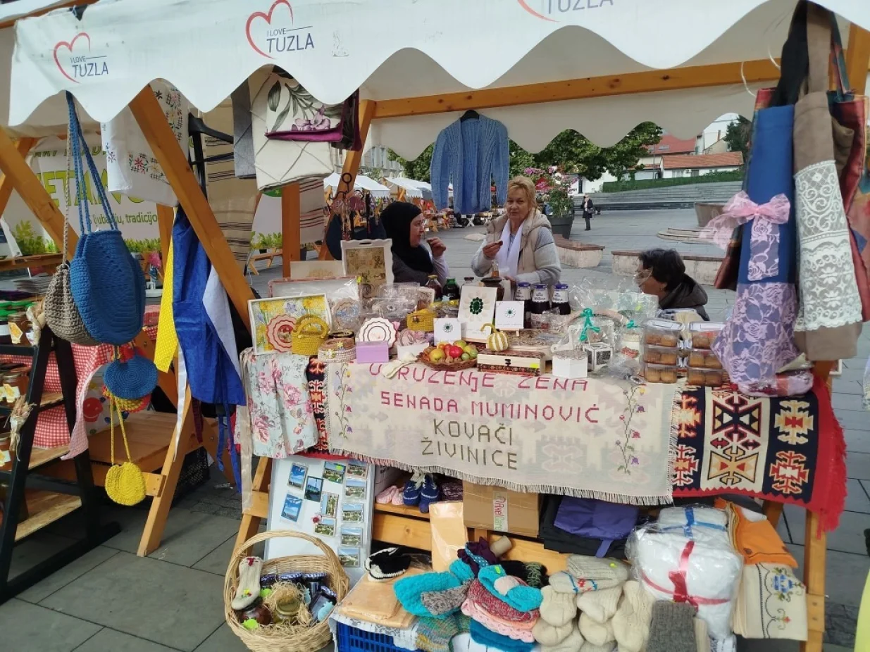 Trg slobode zamirisao na med: Sajam "Medina" u Tuzli 10. i 11. oktobra okupio pčelare iz cijele regije/