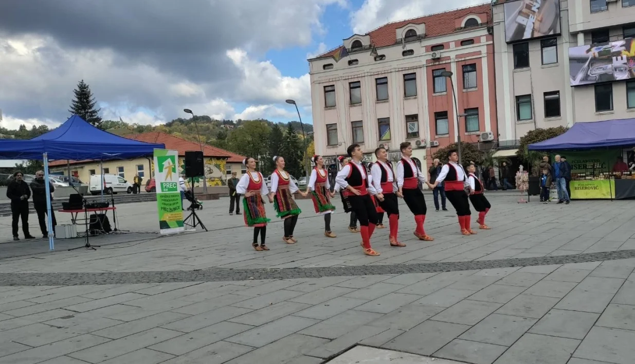 Trg slobode zamirisao na med: Sajam "Medina" u Tuzli 10. i 11. oktobra okupio pčelare iz cijele regije/