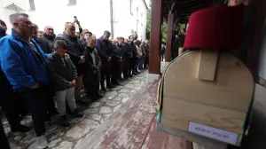 Halid Bešlić, dženaza, Begova džamija, Sarajevo, rijeka ljudi/Senad Gubelić