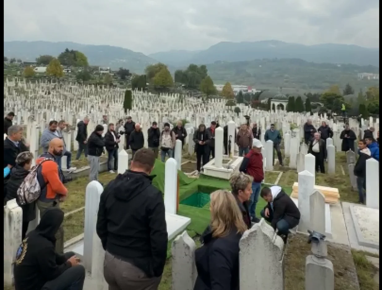 groblje bare, mezar, halid bešlić/Screenshot