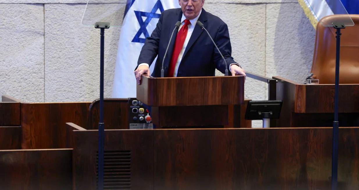 U.S. President Donald Trump addresses the Knesset, amid a U.S.-brokered prisoner-hostage swap and ceasefire deal between Israel and Hamas, in Jerusalem, October 13, 2025. REUTERS/Evelyn Hockstein/Pool/Evelyn Hockstein