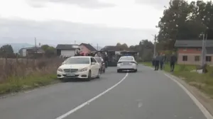 Kamion je nakon prevrtanja ostao na kolovozu/Društvene mreže/