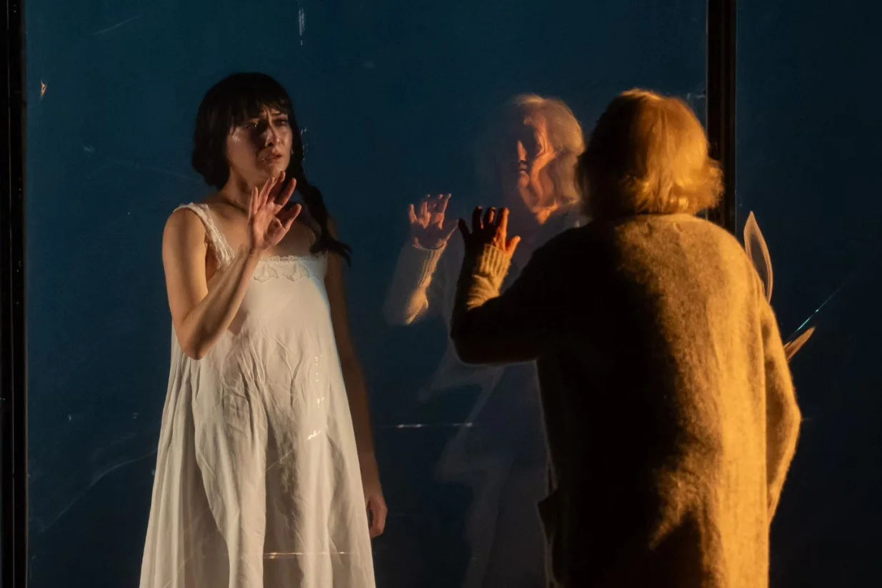 Ostvarenje je režirao reditelj Bülent Özdil/Velija Hasanbegović/