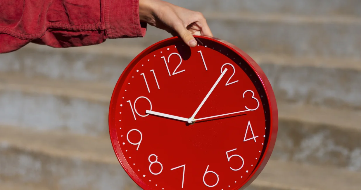 Nemojte zaboraviti pomjeriti kazaljke/Free Pik