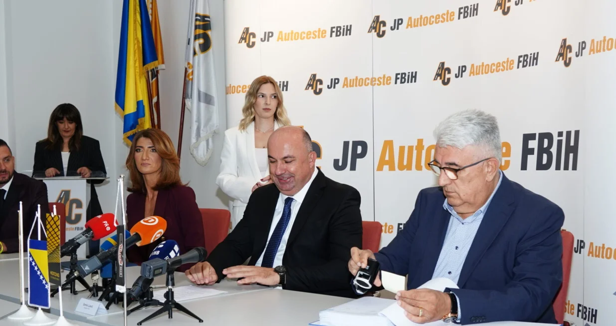 Potpisani ugovori o izgradnji brze ceste Mostar – Polog – Široki Brijeg – granica RH, dionica Polog – granica RH, sekcije Polugrno – Podledinac i Podledinac – Grude istok//