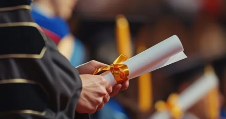 diplome, lažne diplome ilustracija Freepik/Freepik