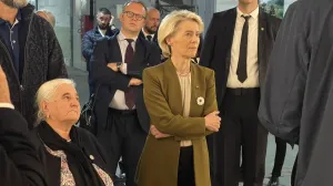 SREBRENICA, 14. oktobra (FENA) - Predsjednica Evropske komisije Ursula von der Leyen započela je danas svoju zvaničnu posjetu Bosni i Hercegovini obilaskom Memorijalnog centra Srebrenica. (Foto FENA/Kadira Šakić)/Kadira Šakić