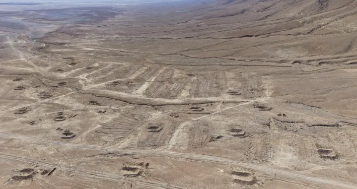 A drone view of the mass grave site in the desert near the eastern Syrian town of Dhumair, February 27, 2025. A Reuters investigation found that the Assad government secretly trucked thousands of bodies there from an exposed mass grave in the Damascus suburb of Qutayfah from 2019-2021. REUTERS/Khalil Ashawi/Khalil Ashawi