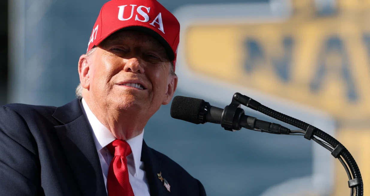 U.S. President Donald Trump delivers remarks during a Navy 250 Celebration in Norfolk, Virginia, U.S. October 5, 2025. REUTERS/Jonathan Ernst/Jonathan Ernst