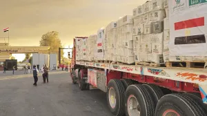 Kamioni humanitarne pomoći ulaze u Pojas Gaze kroz granični prelaz Rafah/Ahmed Sayed