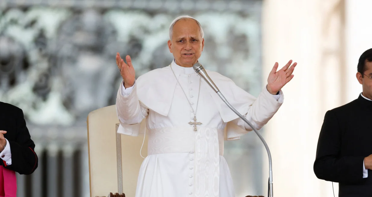 Pope Leo XIV holds a general audience in St. Peter's Square at the Vatican, September 17, 2025. REUTERS/Remo Casilli/Remo Casilli