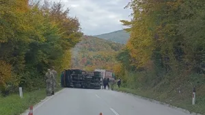Prevrnuo se kamion/Društvene mreže//
