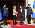 Predsjednica Kosova Vjosa Osmani sastala se u srijedu sa predsjednicom Evropske komisije Ursulom von der Leyen poruДЌivЕЎi kako je Kosovo posveД‡eno reformskoj agendi u okviru Plana rasta Evropske unije te naglasivЕЎi vaЕѕnost bliske saradnje sa EU-om u ovom procesu.Iz Ureda predsjednice je nakon bilateralnog sastanka saopЕЎteno da je izrazila oДЌekivanje da Д‡e odobrenje Plana rasta biti meД'u prvim odlukama SkupЕЎtine Kosova, nakon ЕЎto je nedavno ta zakonodavna institucija konstituisana. (Erkin KeГ§i - Anadolu Agency)/