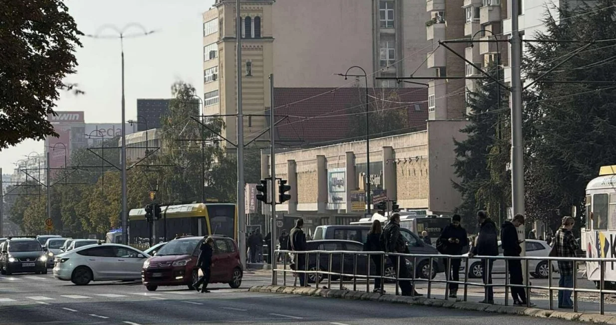 Tramvaji stoje, na Sosijalnom su policija i Hitna pomoć/Mia Konjhodžić/