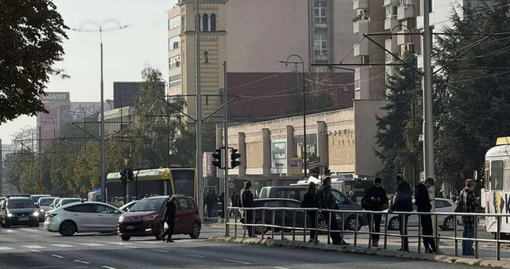 Tramvaji stoje, na Sosijalnom su policija i Hitna pomoć/Mia Konjhodžić/