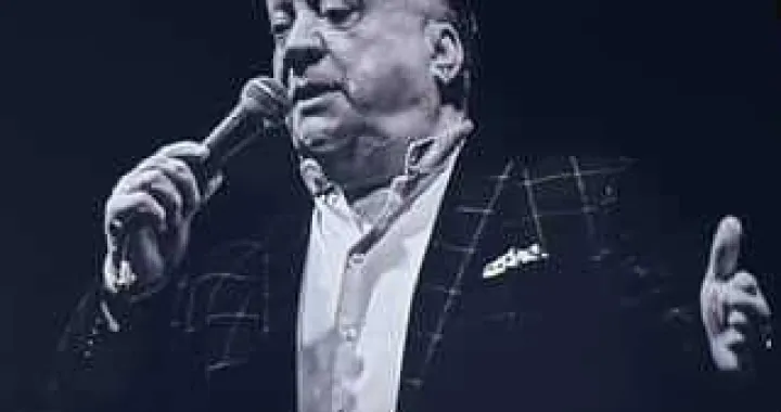 Počelo okupljanje građana na platou Skenderije kako bi odali počast Halidu Bešliću/Amir Papić