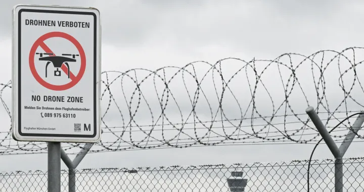 A sign with a drone ban is displayed outside the airport in Munich, Germany October 6, 2025. REUTERS/Angelika Warmuth/Angelika Warmuth