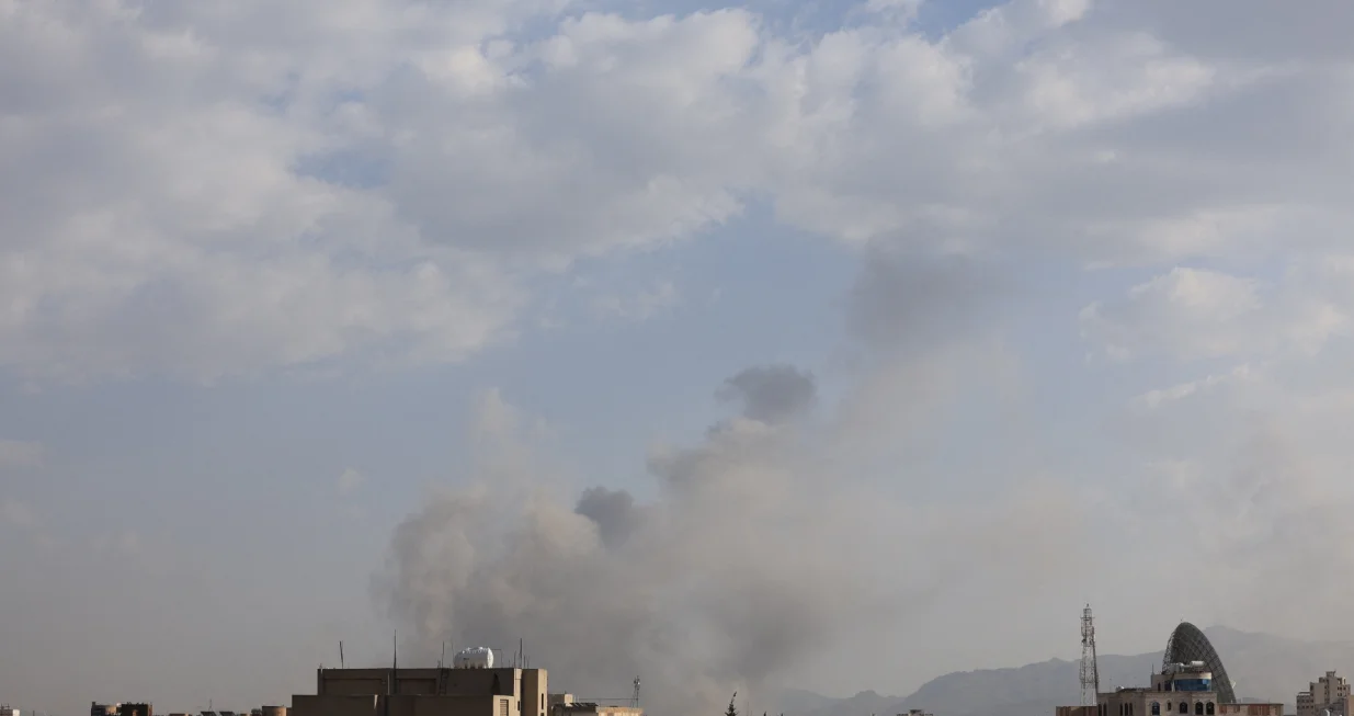 Smoke rises from the sites of Israeli airstrikes in Sanaa, Yemen September 25, 2025. REUTERS/Stringer/Stringer