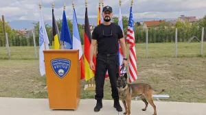 Pripadnik Granične policije BiH Nurija Agić i službeni pas Rik/Granična Policija Bih 