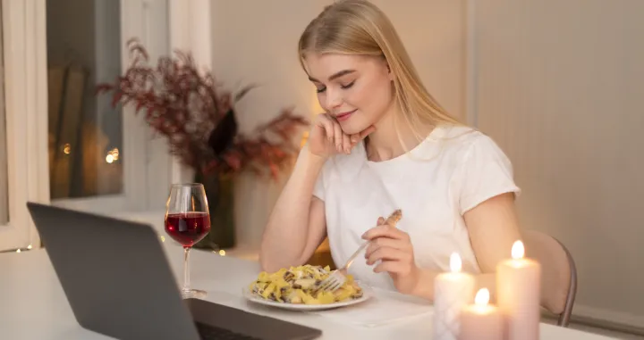 Pravo vrijeme za večeru postoji/Free Pik