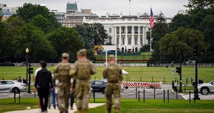 FILE PHOTO: Members of the National Guard walk near the White House on the National Mall after U.S. President Donald Trump deployed the National Guard and ordered an increased presence of federal law enforcement to assist in crime prevention, in Washington, D.C., U.S., August 21, 2025. REUTERS/Al Drago/File Photo/Al Drago