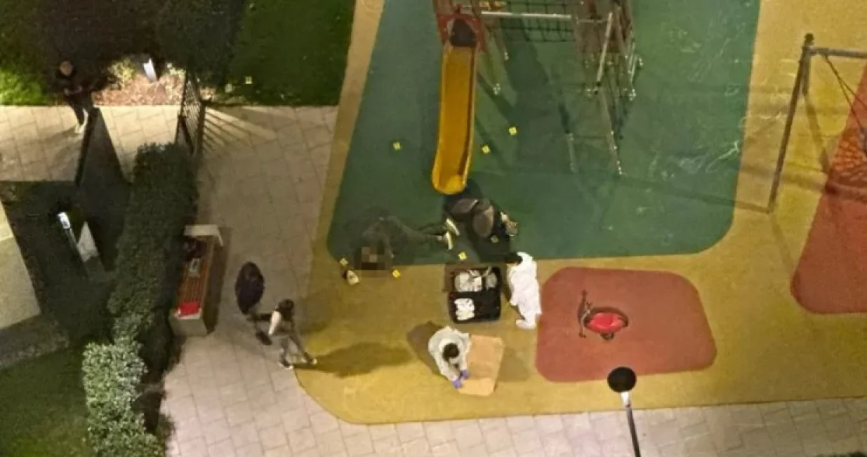 Tijelo mladića na igralištu/Teklegraf.rs//