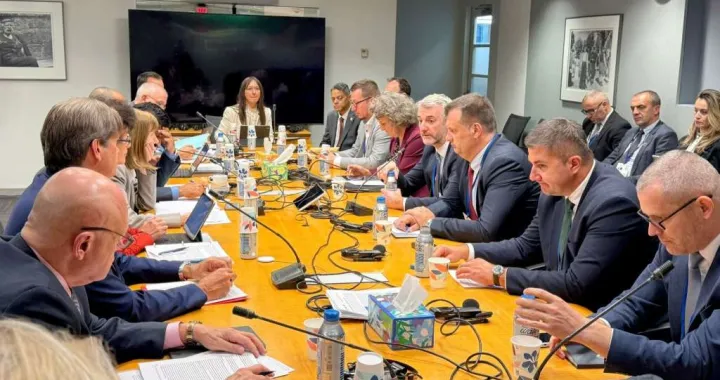 ministar komunikacija i prometa BiH Edin Forto tokom sastanka sa rukovodstvom Svjetske banke u Washingtonu/