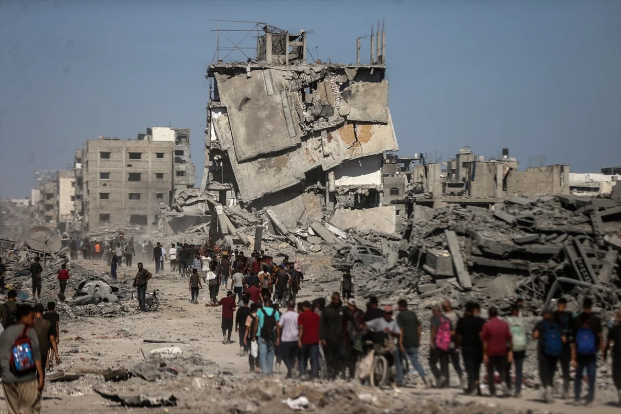 Stotine hiljada Palestinaca počele su da se vraćaju na sjever Pojasa Gaze nakon djelimičnog povlačenja izraelskih trupa i početka primirja/Ali Jadallah