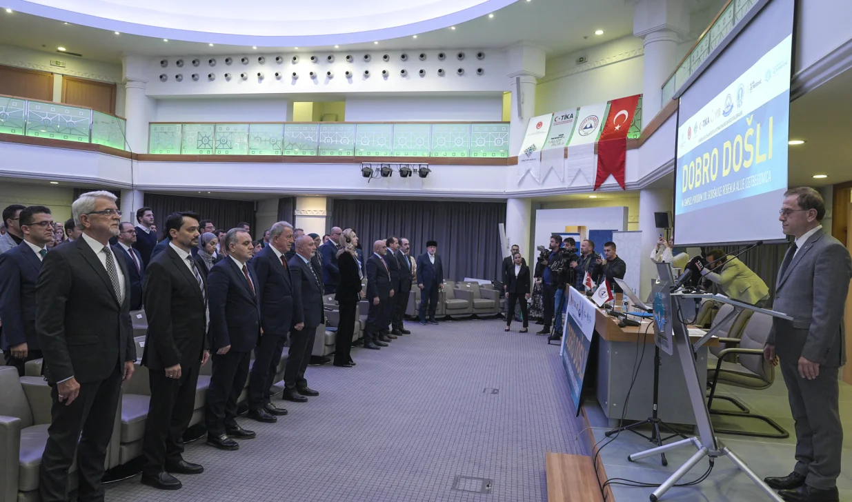 SARAJEVO, BIH - 17. OKTOBAR 2025 - Alija IzetbegoviД‡ je bio glas pravde, vjere i ljudskog dostojanstva, poruДЌeno je u petak u glavnom gradu Bosne i Hercegovine, Sarajevu, gdje je otvoren simpozij вЂћAlija IzetbegoviД‡ u povodu 100. godiЕЎnjice roД'enjaвЂњ, koji su zajedniДЌki organizovali Univerzitet Erciyes i Internacionalni univerzitet u Sarajevu (IUS) (SamД±r JordamovД±c - Anadolu Agency)/