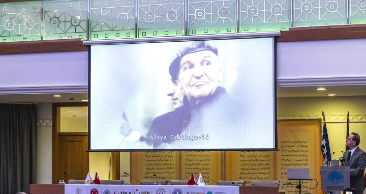 SARAJEVO, BIH - 17. OKTOBAR 2025 - Alija IzetbegoviД‡ je bio glas pravde, vjere i ljudskog dostojanstva, poruДЌeno je u petak u glavnom gradu Bosne i Hercegovine, Sarajevu, gdje je otvoren simpozij вЂћAlija IzetbegoviД‡ u povodu 100. godiЕЎnjice roД'enjaвЂњ, koji su zajedniДЌki organizovali Univerzitet Erciyes i Internacionalni univerzitet u Sarajevu (IUS) (SamД±r JordamovД±c - Anadolu Agency)/