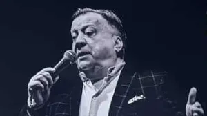 Počelo okupljanje građana na platou Skenderije kako bi odali počast Halidu Bešliću/Amir Papić