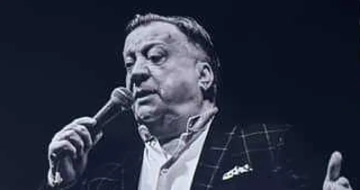 Počelo okupljanje građana na platou Skenderije kako bi odali počast Halidu Bešliću/Amir Papić