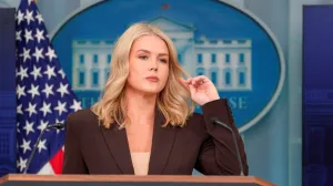 White House Press Secretary Karoline Leavitt holds a press briefing at the White House in Washington, D.C., U.S., October 6, 2025. REUTERS/Kent Nishimura/Kent Nishimura