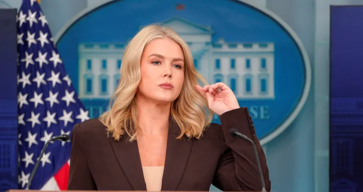 White House Press Secretary Karoline Leavitt holds a press briefing at the White House in Washington, D.C., U.S., October 6, 2025. REUTERS/Kent Nishimura/Kent Nishimura
