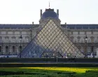FILE PHOTO: Paris 2024 Olympics - Athletics - Men's Marathon - Paris, France - August 10, 2024. General view of The Louvre museum before the race. REUTERS/Aleksandra Szmigiel/File Photo/Aleksandra Szmigiel