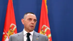 epa10226285 Serbian Interior Minister Aleksandar Vulin addresses the media with Austrian interior minister and Hungarian minister of foreign affairs and trade after their meeting in Belgrade, Serbia, 06 October 2022. High level delegations of Serbia, Hungary and Austria met in Belgrade to discuss border and migration management. EPA/ANDREJ CUKIC/Andrej Cukic