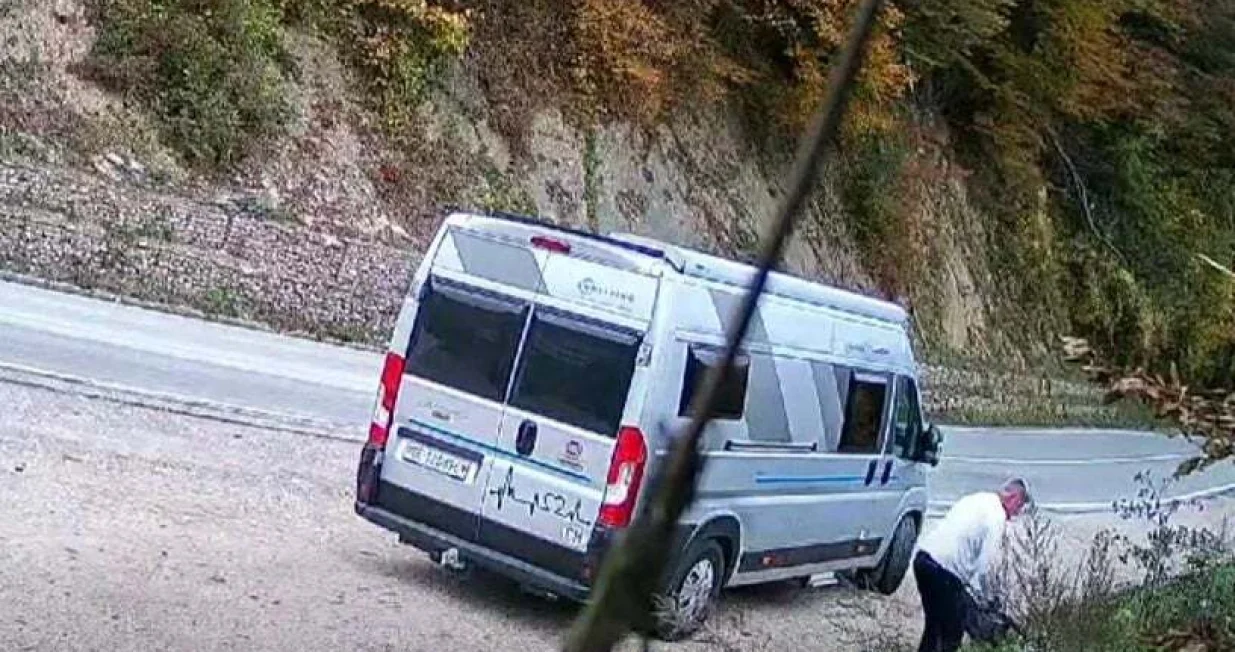 Bacanje smeća, kamera, zagađivanje, Lopare, kazna, komunalna policija/Prtsc