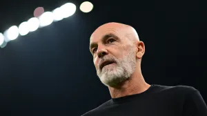 Soccer Football - Serie A - AC Milan v Fiorentina - San Siro, Milan, Italy - October 19, 2025 Fiorentina coach Stefano Pioli REUTERS/Daniele Mascolo/Foto: Daniele Mascolo