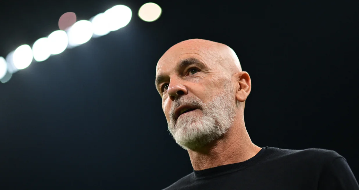 Soccer Football - Serie A - AC Milan v Fiorentina - San Siro, Milan, Italy - October 19, 2025 Fiorentina coach Stefano Pioli REUTERS/Daniele Mascolo/Foto: Daniele Mascolo