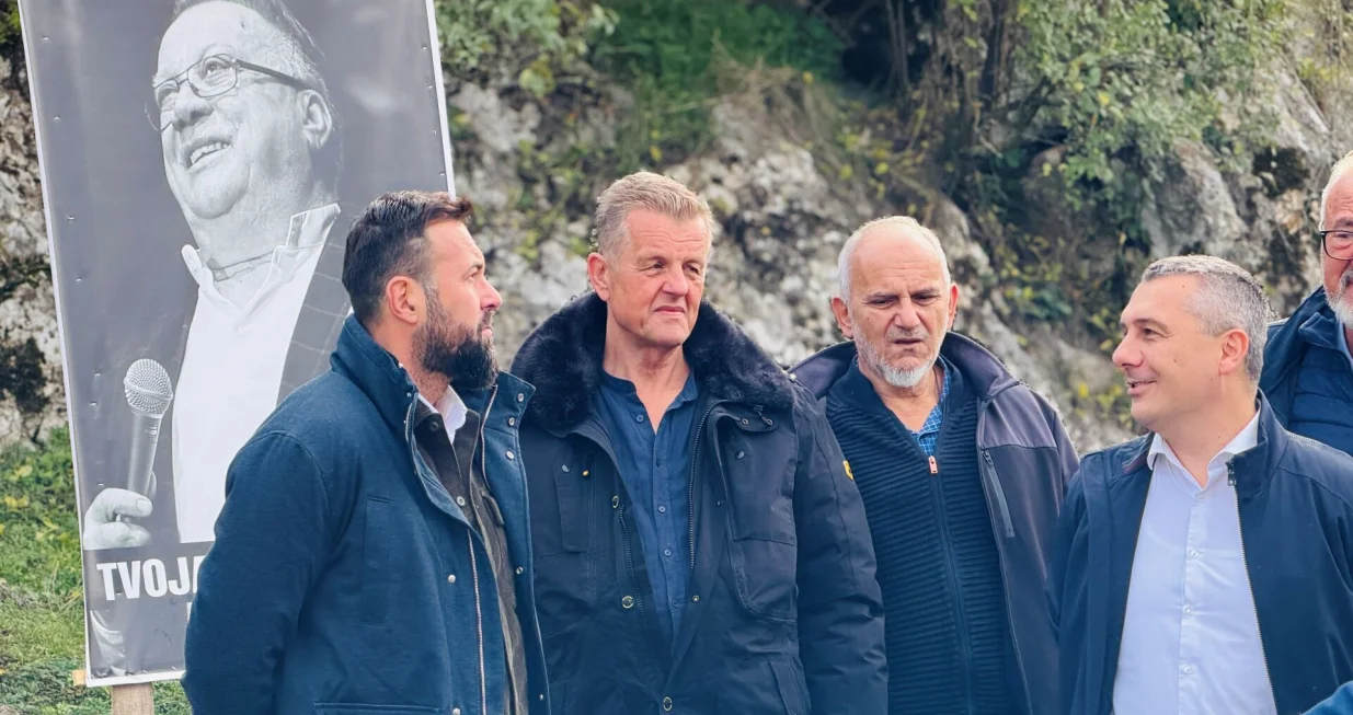 Nerin Dizdar i Kenan Magodu posjetili Knežak izvor i Knežinu, rodno mjesto Halida Bešlića//