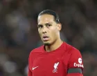 epa10383026 Virgil Van Dijk of Liverpool reacts during the English Premier League soccer match between Liverpool FC and Leicester City in Liverpool, Britain, 30 December 2022. EPA/Adam Vaughan EDITORIAL USE ONLY. No use with unauthorized audio, video, data, fixture lists, club/league logos or 'live' services. Online in-match use limited to 120 images, no video emulation. No use in betting, games or single club/league/player publications/Foto: Adam Vaughan