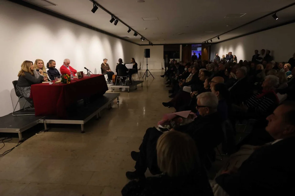 Vildana Selimbegović predstavila "Štof za građansko odijelo": Antifašistički vodič kroz galaksiju/Senad Gubelić