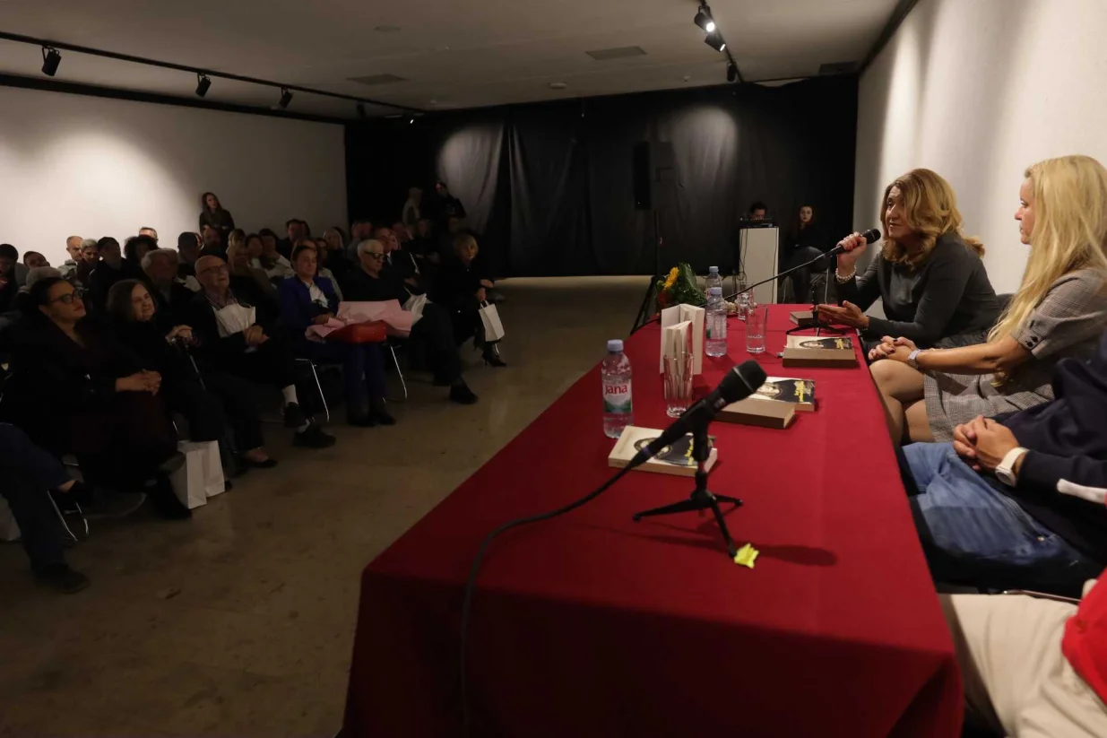 Vildana Selimbegović predstavila "Štof za građansko odijelo": Antifašistički vodič kroz galaksiju/Senad Gubelić