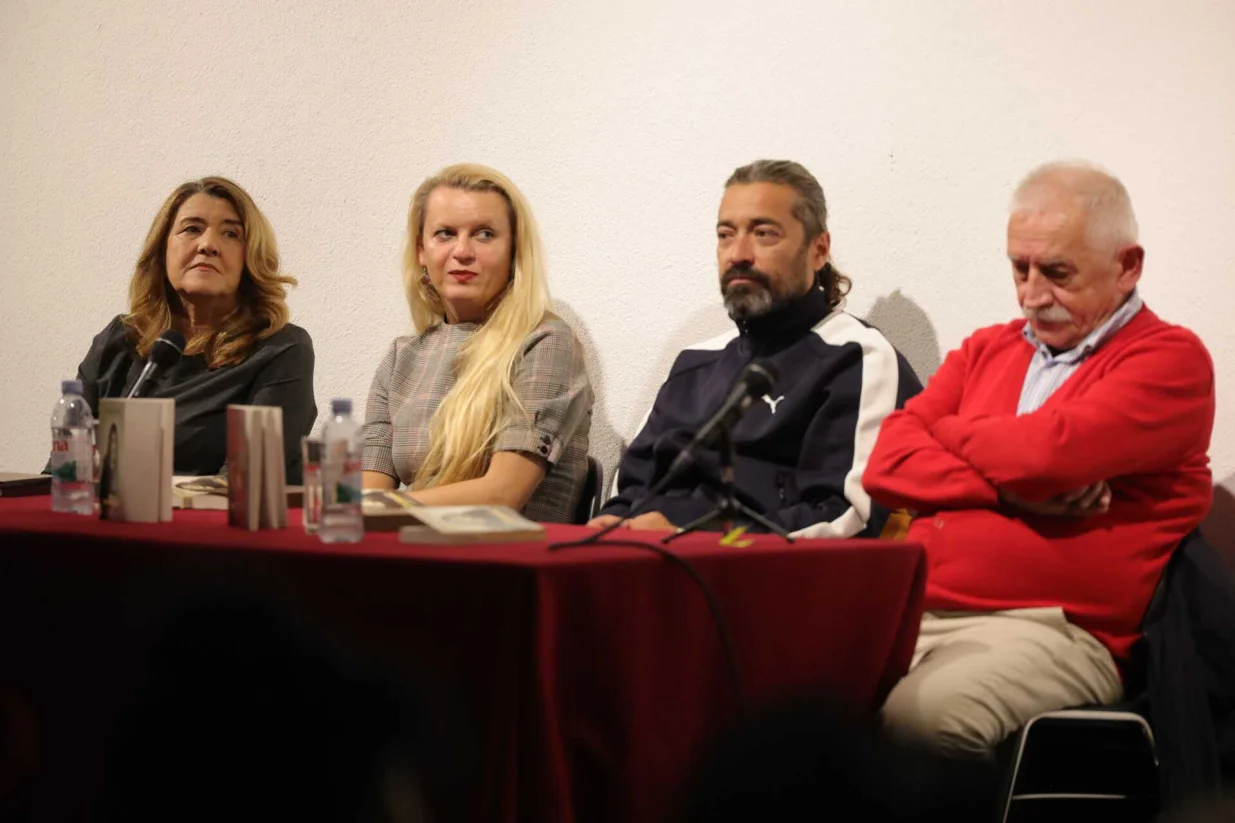 Vildana Selimbegović predstavila "Štof za građansko odijelo": Antifašistički vodič kroz galaksiju/Senad Gubelić