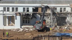 Bijela kuća srušila dio Istočnog krila zbog izgradnje Trumpove plesne dvorane/Screenshot