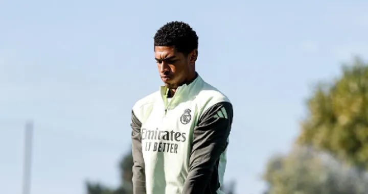 Jude Bellingham 'leti' na viralnoj fotografiji sa treninga (FOTO: Instagram)/Foto: 