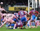 Soccer Football - Premier League - Crystal Palace v AFC Bournemouth - Selhurst Park, London, Britain - October 18, 2025 AFC Bournemouth's Bafode Diakite fouls Crystal Palace's Marc Guehi to concede a penalty Action Images via Reuters/John Sibley EDITORIAL USE ONLY. NO USE WITH UNAUTHORIZED AUDIO, VIDEO, DATA, FIXTURE LISTS, CLUB/LEAGUE LOGOS OR 'LIVE' SERVICES. ONLINE IN-MATCH USE LIMITED TO 120 IMAGES, NO VIDEO EMULATION. NO USE IN BETTING, GAMES OR SINGLE CLUB/LEAGUE/PLAYER PUBLICATIONS. PLEASE CONTACT YOUR ACCOUNT REPRESENTATIVE FOR FURTHER DETAILS../Foto: John Sibley