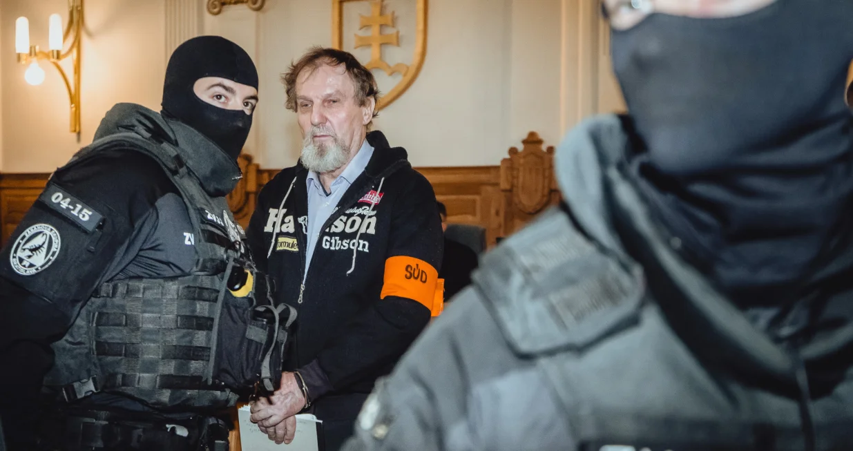 BANSKA BYSTRICA, SLOVAДЊKA - 21. OKTOBAR:Juraj Cintula, optuЕѕeni za pokuЕЎaj atentata na slovaДЌkog premijera Roberta Fica, pred Specijalizovanim kriviДЌnim sudom kako bi prisustvovao zavrЕЎnom roДЌiЕЎtu i bio osuД'en u svom sluДЌaju, u Banskoj Bystrici, SlovaДЌka, 21. oktobra 2025. (Robert Nemeti - Anadolu Agency)/