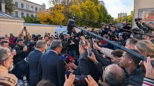 Više od 100 ljudi okupilo se u blizini njegove kuće/Anadolija/